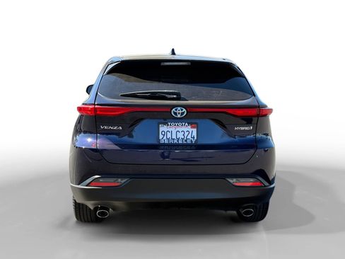 Used 2022 Toyota Venza LE AWD/4WD image 4