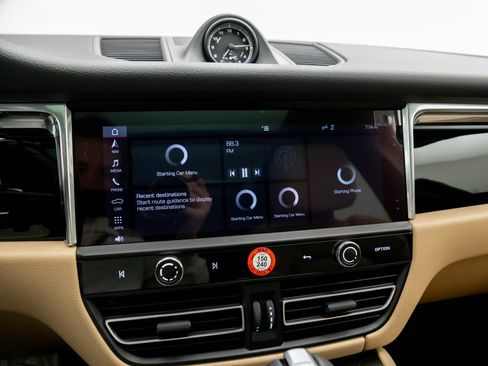 New 2026 Porsche Macan image 22