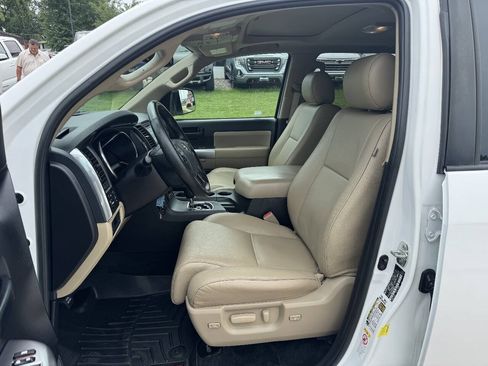 Used 2018 Toyota Sequoia SR5 w/ Premium Package AWD/4WD image 11