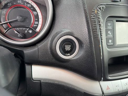 Used 2020 Dodge Journey SE w/ SE Popular Equipment Group image 14