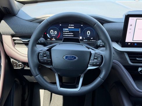 New 2026 Ford Explorer Platinum image 22