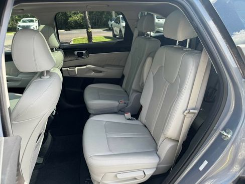 Used 2023 Kia Sorento SX FWD image 9