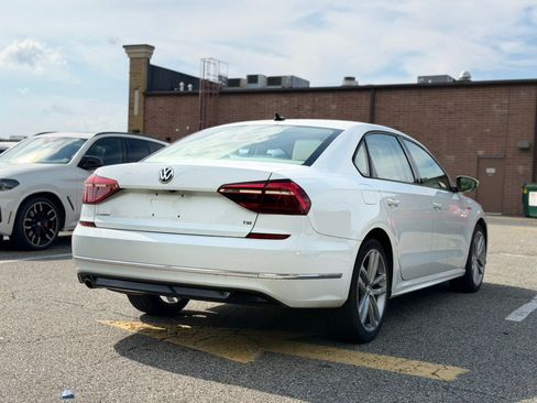 Used 2018 Volkswagen Passat 2.0T R-Line FWD image 4