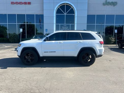 Used 2018 Jeep Grand Cherokee Laredo AWD/4WD image 6