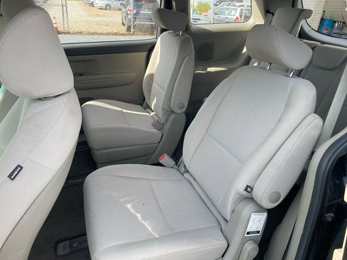Used 2018 Kia Sedona L image 7
