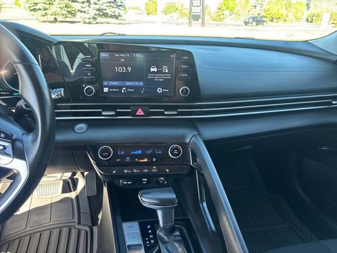 Used 2021 Hyundai Elantra SEL w/ Convenience Package FWD image 24