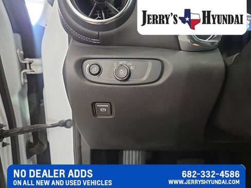 Used 2025 Chevrolet Blazer LT w/ LPO, Black Grille Bar Package FWD image 14