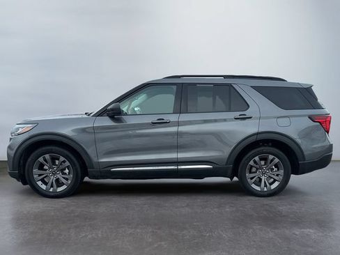 Used 2025 Ford Explorer Active w/ Active Comfort Package AWD/4WD image 2