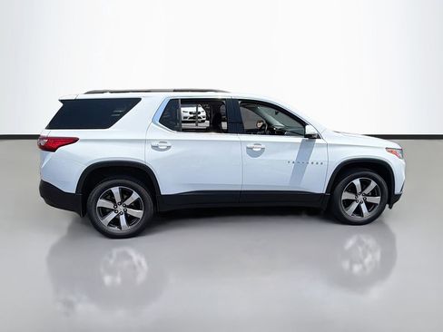 Used 2021 Chevrolet Traverse LT w/ LT Premium Package AWD/4WD image 4