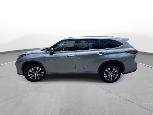 Used 2022 Toyota Highlander XLE FWD image 9