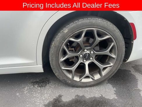 Used 2015 Chrysler 300 S RWD image 3