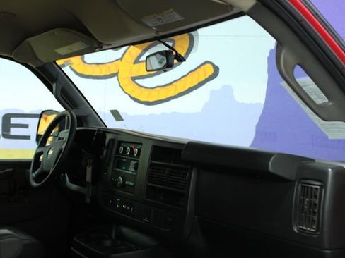 Used 2019 Chevrolet Express 2500 RWD image 12