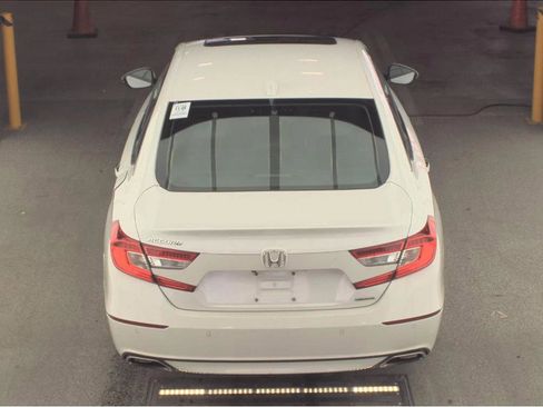 Used 2018 Honda Accord Touring image 3