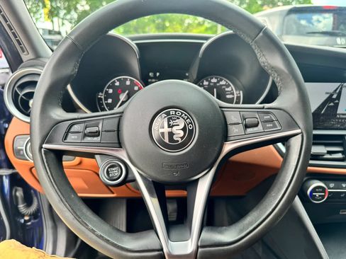 Used 2018 Alfa Romeo Giulia AWD image 32