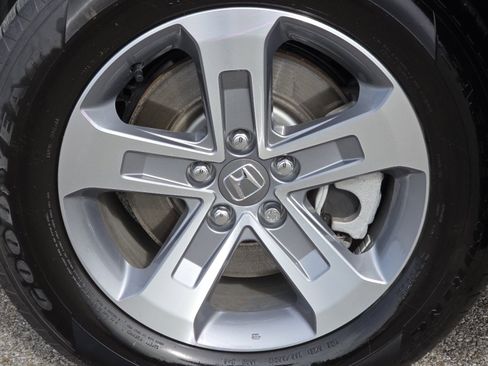 Used 2025 Honda Pilot EX-L image 11