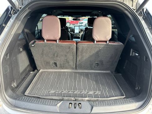Used 2020 Ford Explorer Platinum w/ Premium Technology Package AWD/4WD image 29