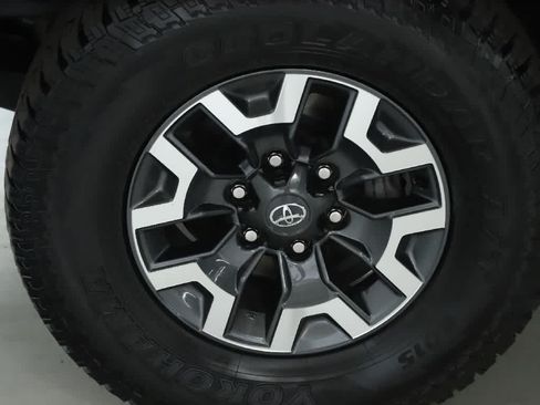 Certified 2023 Toyota Tacoma TRD Off-Road AWD/4WD image 36