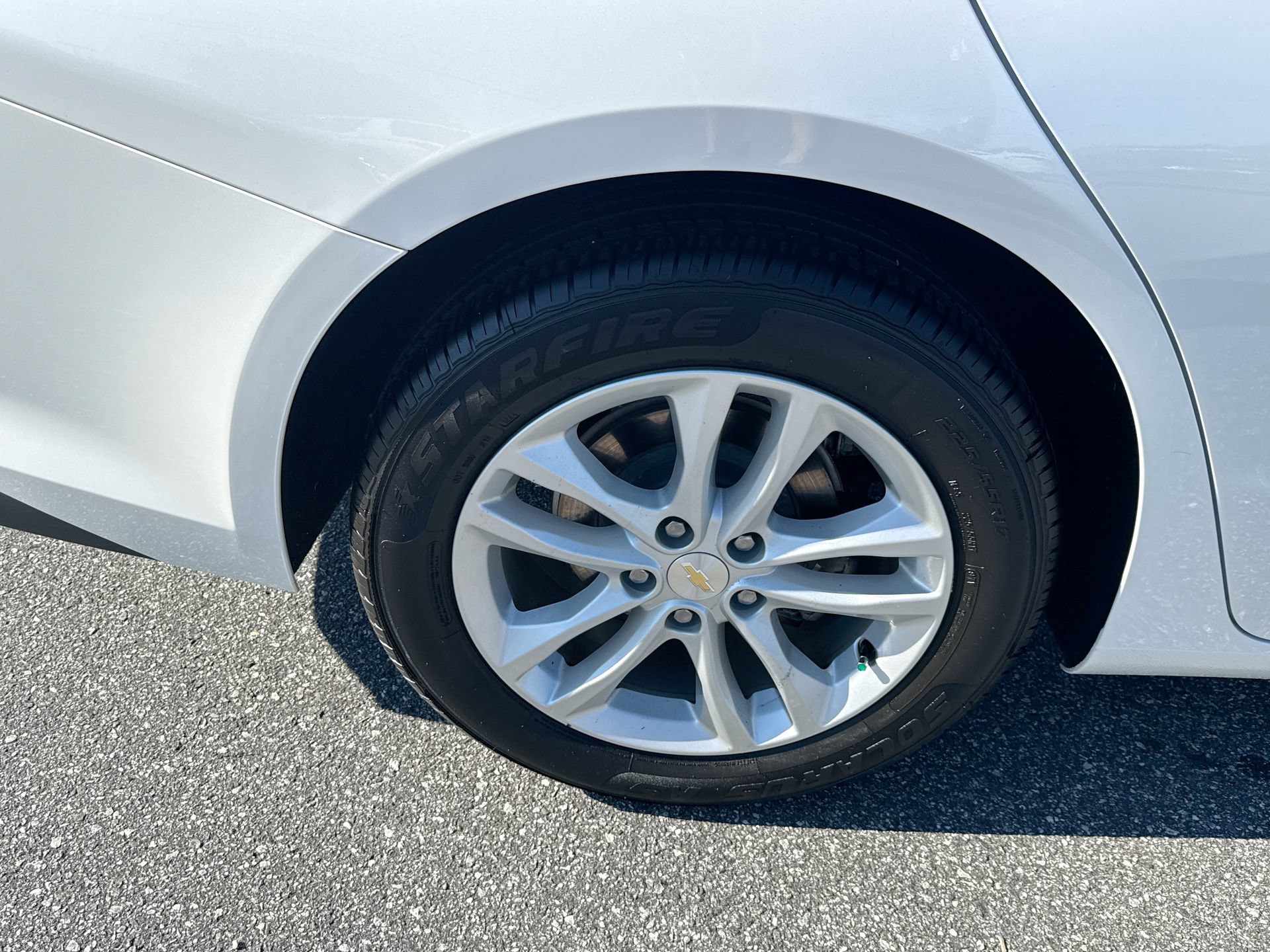 Used 2018 Chevrolet Malibu LT FWD image 25
