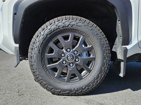 Used 2025 Toyota 4Runner SR5 AWD/4WD image 13
