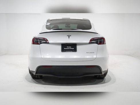 Used 2023 Tesla Model Y Performance image 11