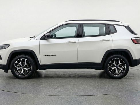 Used 2025 Jeep Compass Limited image 5