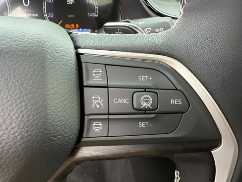 New 2026 Jeep Grand Cherokee Limited w/ Limited Altitude Package AWD/4WD image 18
