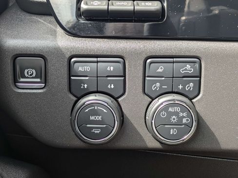 Used 2025 Chevrolet Silverado 1500 LTZ w/ LTZ Premium Package AWD/4WD image 30