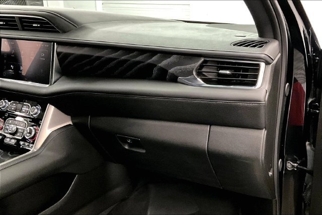 Used 2024 GMC Yukon XL Denali AWD/4WD image 19