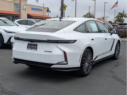 New 2026 Lexus ES 350e FWD image 5