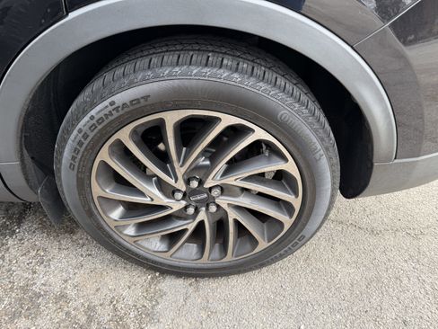 Used 2019 Lincoln Nautilus Reserve image 11