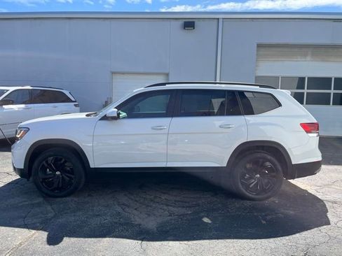 Certified 2023 Volkswagen Atlas SE w/ Panoramic Sunroof Package image 9