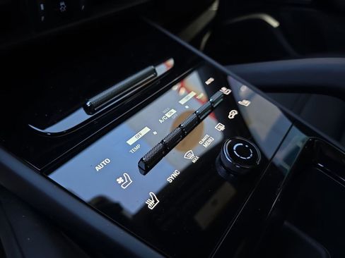 Certified 2024 Porsche Cayenne S image 18