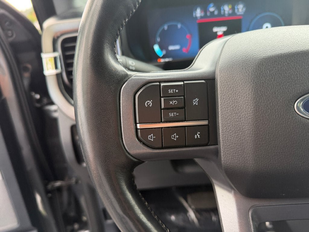 Used 2023 Ford F350 Lariat w/ Chrome Package AWD/4WD image 16