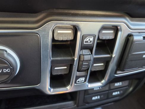 Used 2022 Jeep Gladiator Sport AWD/4WD image 30