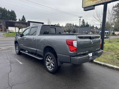 Used 2017 Nissan Titan SL w/ Chrome Package image 3