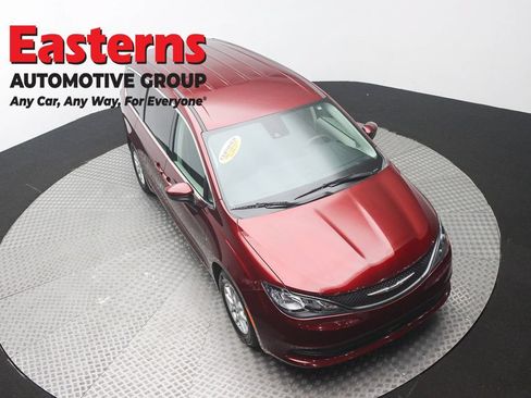 Used 2023 Chrysler Voyager LX FWD image 3