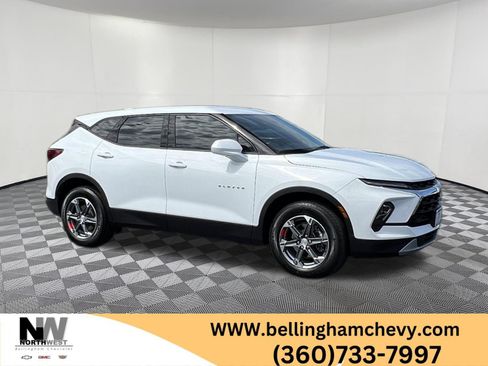 Used 2025 Chevrolet Blazer LT w/ Driver Confidence Package AWD/4WD image 1