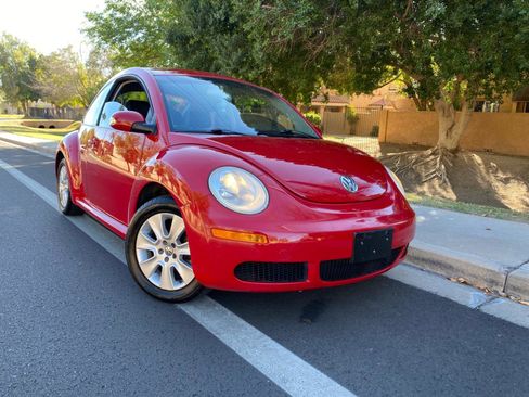 Used 2009 Volkswagen Beetle Coupe image 2
