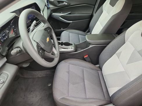 Used 2024 Chevrolet Trax LS w/ LS Convenience Package FWD image 17