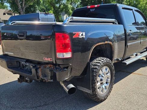 Used 2014 GMC Sierra 2500 Denali w/ Suspension Package, Off-Road AWD/4WD image 5