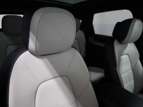 Certified 2025 Porsche Cayenne image 21