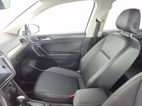 Used 2021 Volkswagen Tiguan SE w/ Panoramic Sunroof Package AWD/4WD image 16