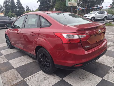 Used 2012 Ford Focus SE FWD image 2