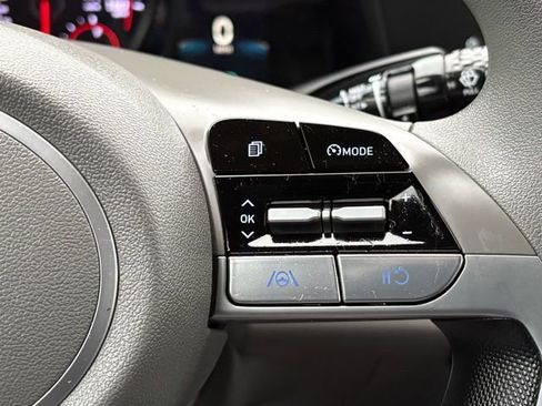 Used 2023 Hyundai Elantra SEL image 18