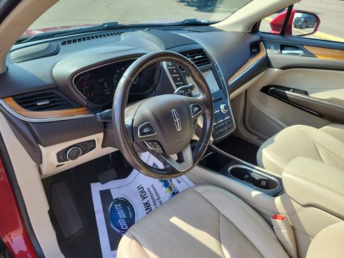 Used 2018 Lincoln MKC Select w/ Select Plus Package FWD image 19