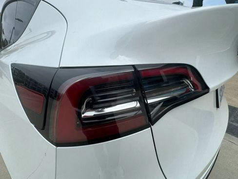 Used 2023 Tesla Model Y Long Range AWD/4WD image 24