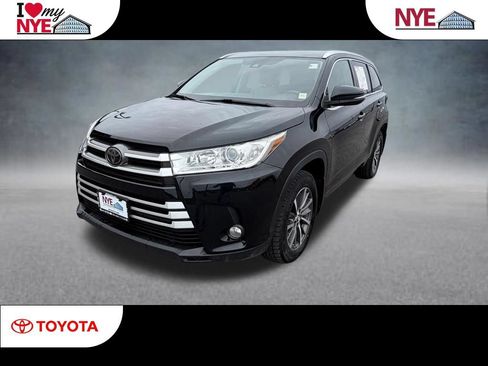 Used 2018 Toyota Highlander XLE AWD/4WD image 1