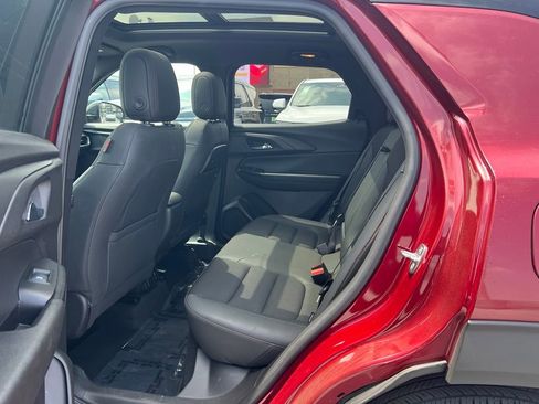 Used 2023 Chevrolet TrailBlazer RS w/ Sun and Liftgate Package FWD image 11