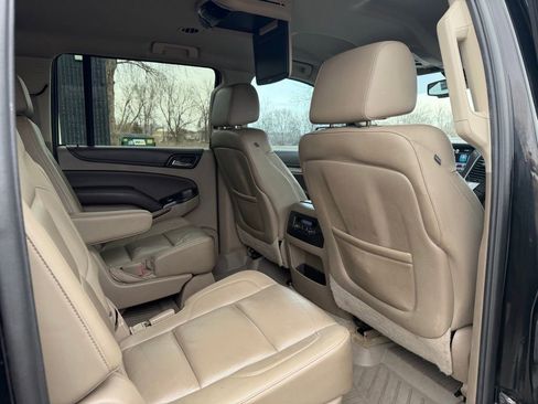 Used 2015 Chevrolet Suburban LT image 32