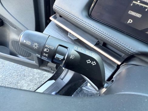 Used 2023 Nissan Ariya FWD image 34